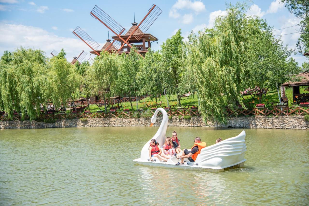 Отель The Wind Mills Hydropark Gorna Malina Экстерьер фото