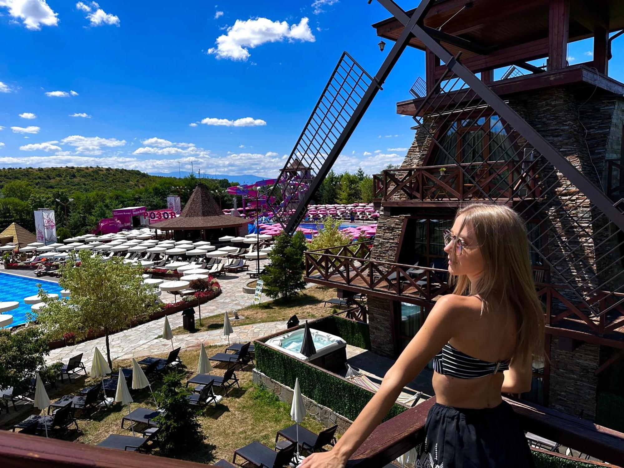 Отель The Wind Mills Hydropark Gorna Malina Экстерьер фото