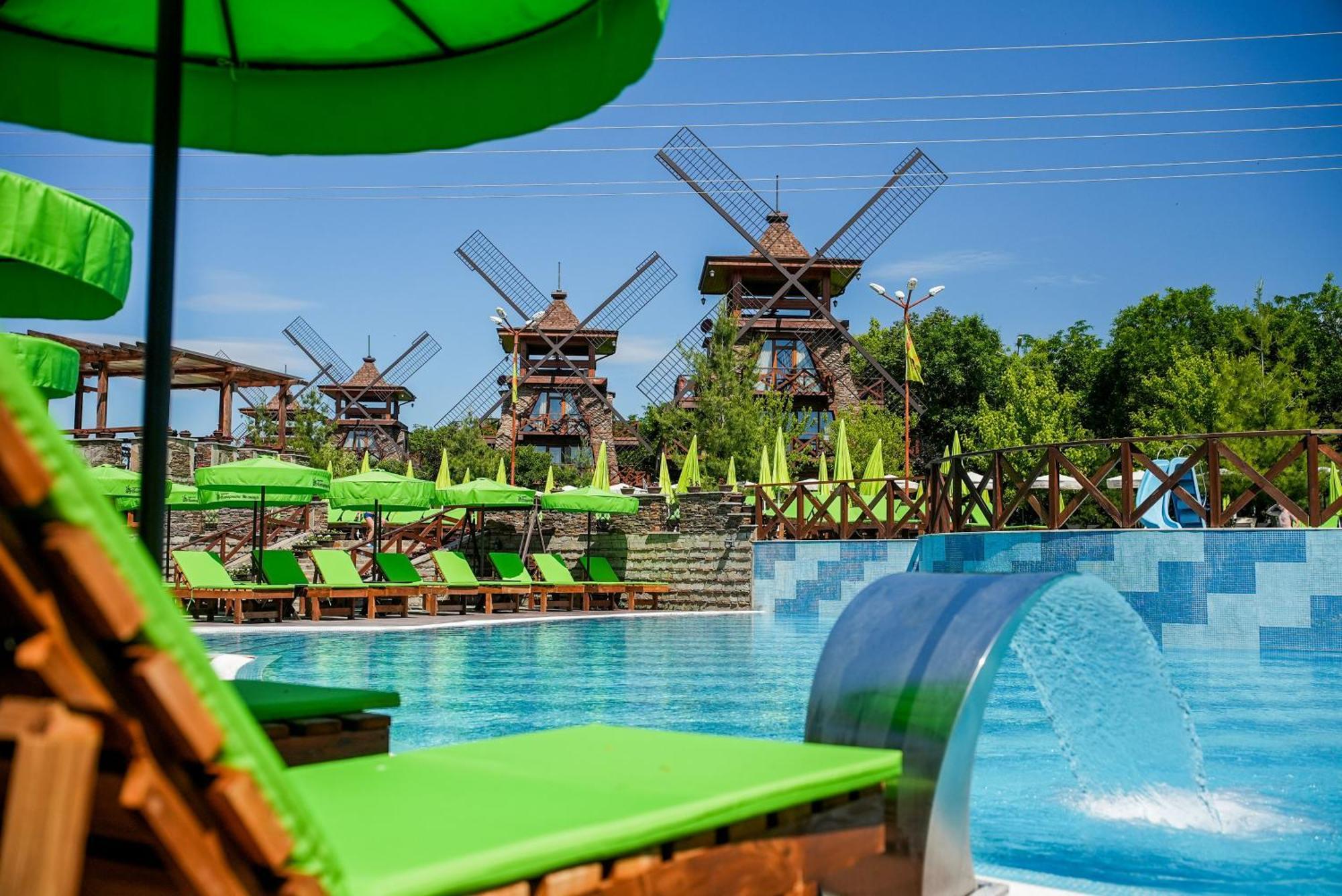 Отель The Wind Mills Hydropark Gorna Malina Экстерьер фото